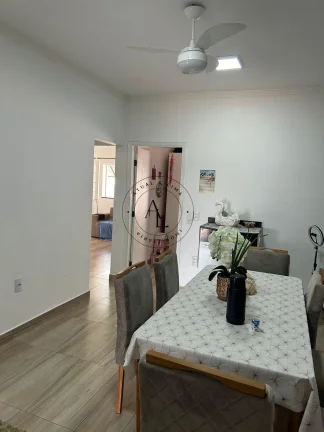 Imagem Charmosa Casa com 2 Quartos, Edícula e Amplo Quintal - Ambientes Frescos e Arejados