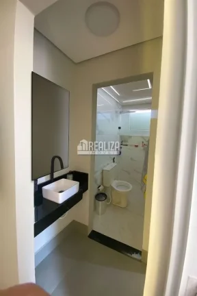 Imagem Casa à venda no Parque dos Girassóis, em Uberaba - Impecável!