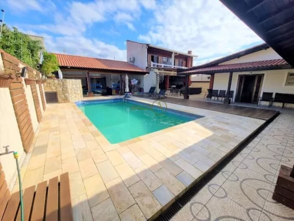 Imagem Casa térrea de alto padrão à venda em Peruíbe, com edícula sendo 2 suítes