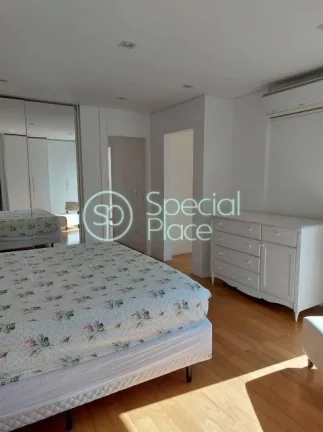 Imagem Apartamento impecável. São 170² de área privativa, 4 dormitórios ( 3 suítes) e 4 vagas na gara...