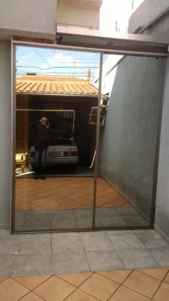 Imagem Sobrado Vila Diva - 124 m² área construída - 144 m² Terreno - 3 Dormitórios - Quintal com Churrasqueira - 4 Vagas de garagem - Portão eletrônico
