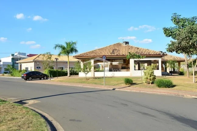 Imagem Localização Privilegiada: Condomínio seguro e bem localizado, próximo a escolas, farmácias, pos...