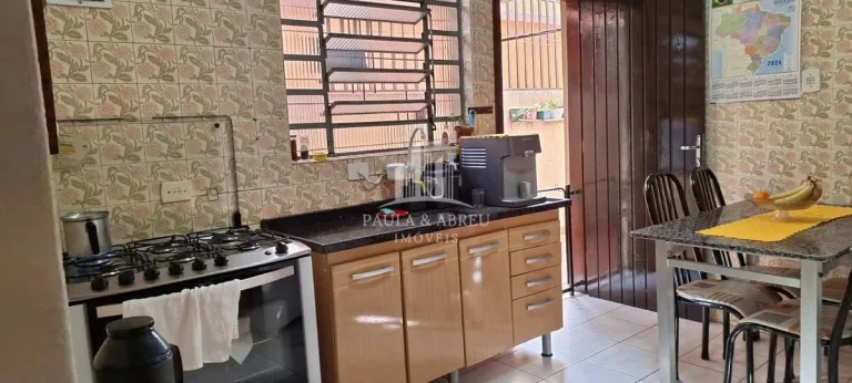 Imagem Casa Térrea 125m², 3 Dormitórios, 1 Banheiro, 1 Lavabo, 2 Vagas, Churrasqueira, Cômodo de depósito na Vila Bela Vista, Santo André