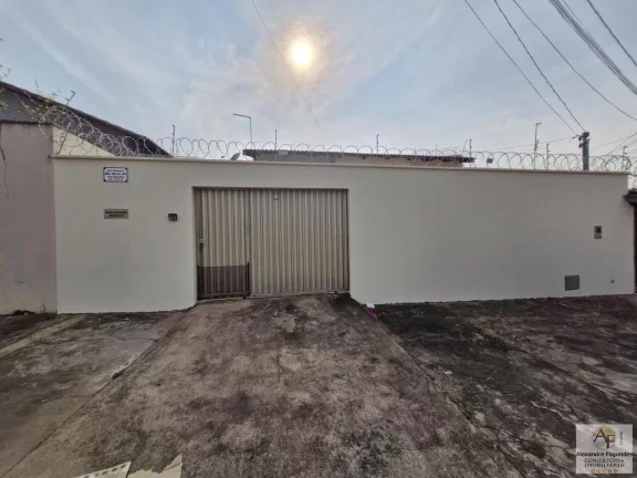 Imagem Casa para Venda em Aparecida de Goiânia, Vila Brasília, 3 dormitórios, 1 suíte, 2 banheiros, 2 vagas