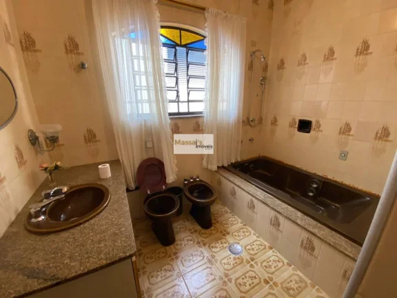Imagem Casa à venda, com 3 quartos, 195m2