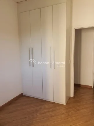 Imagem Este aconchegante apartamento em Campinas oferece uma planta bem distribuída, com três dormitório...