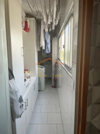 Imagem Apartamento reformado, 3 dormitórios, sendo 1 suíte, sala para 2 ambientes, cozinha com armários,...