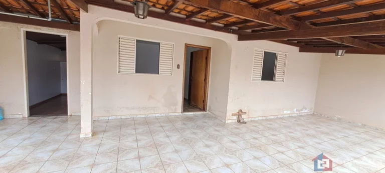 Imagem Casa de Esquina à Venda no Alvorada – Patos de Minas | 3 Quartos e Área para Veículos