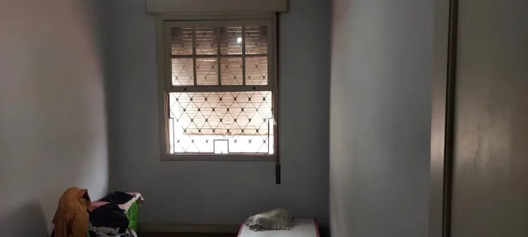 Imagem Casa com ótima localização na Avenida Afonso Pena com 03 Quartos + edícula á venda em Santos