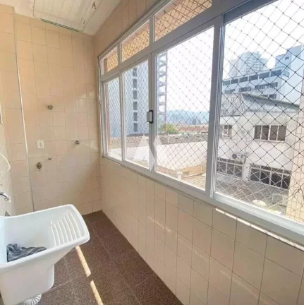 Imagem Apartamento Amplo e Reformado- pronto para morar - 03 Quartos na AV.: Ana Costa próximo a Rua Carvalho de Mendonça