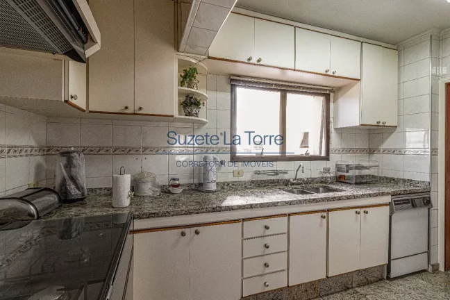 Imagem Apartamento com 217 m², um por andar, 04 suítes, sendo 03 com terraços e a master com closet, hid...
