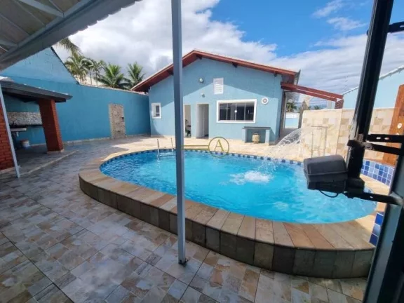Imagem Casa térrea, alto padrão, de esquina e apenas 150 metros da praia, à venda