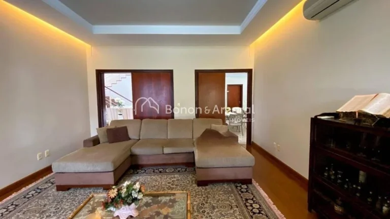 Imagem Casa fantástica e totalmente mobilada no Alphaville Campinas. Possui uma sala de estar elegante, id...