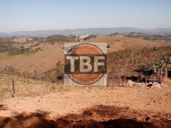 Terreno de frente para a Dutra em Santa Isabel