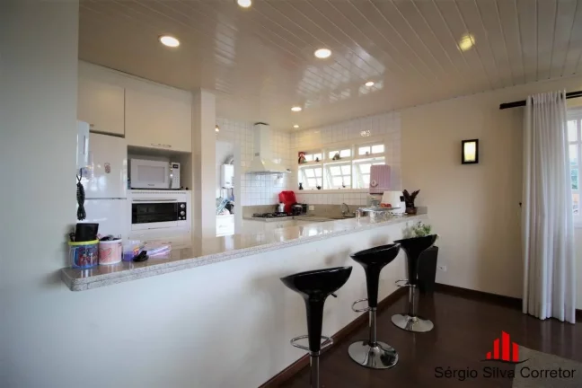 Imagem Casa com 3 Quartos à Venda, 272,00 m² VILA TELMA, Centro Campos do Jordão.