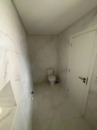 Imagem Sobrado com 3 suítes e 3 vagas e piscina privativa no bairro São Francisco de Assis, em Camboriú/SC