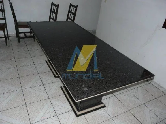 Imagem Descubra o charme atemporal deste sobrado com arquitetura clássica, perfeito para quem valoriza esp...