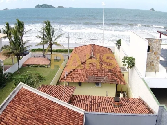 Venha conhecer essa bela casa em Ubatuba, Santa Catarina, com 3 dormitórios, 2 suítes e garagem co...
