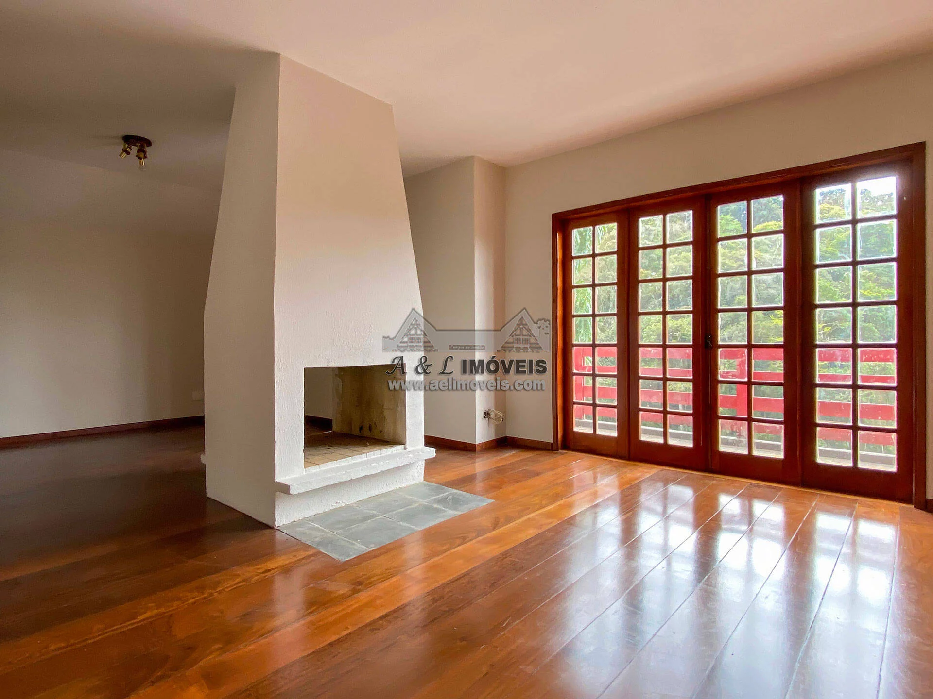 Imagem Apartamento à venda em Campos do Jordão - Ampla Cobertura c/ Charme Alpino