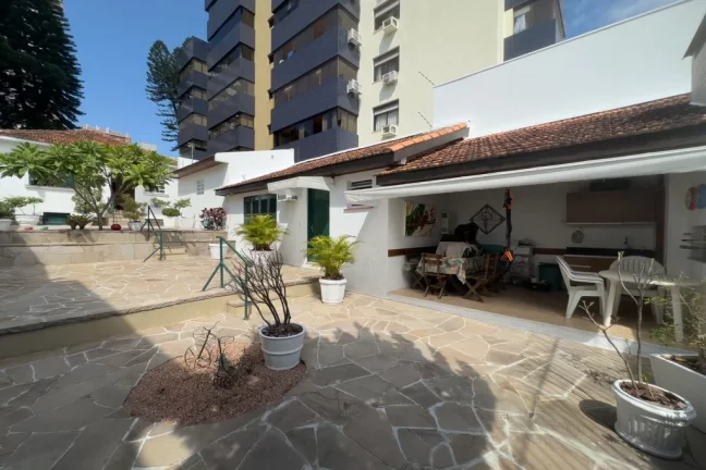 Imagem Casa à venda em Porto Alegre, Petrópolis, com 3 quartos, 85,7m2