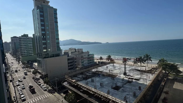 Imagem Apartamento com 3 dormitórios sendo 2 suítes e 1 vaga de garagem em Itapema/SC