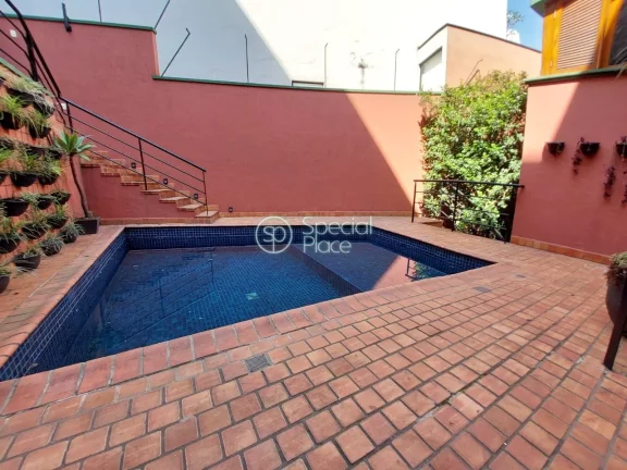 Imagem Charmosa e elegante casa em estilo praiano, com muitas janelas, bem iluminada e arejada disponível ...