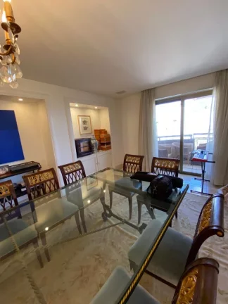 Imagem Luxuoso apartamento de 5 quartos e 4 suítes em Higienópolis, São Paulo-SP: 5 banheiros, 5 vagas de garagem e 450m² de área.