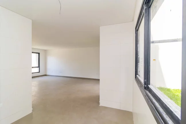 Imagem Sobrado 01 Novo no Xaxim de frente para Rua - R$634 MIL