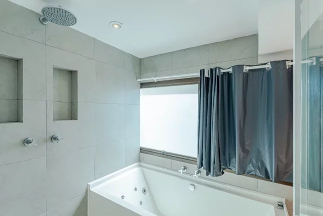 Imagem Imperdível oportunidade de investimento: Apartamento de 2 quartos na Vila Nova Conceição, São Paulo-SP com 154,00m² e 2 vagas.