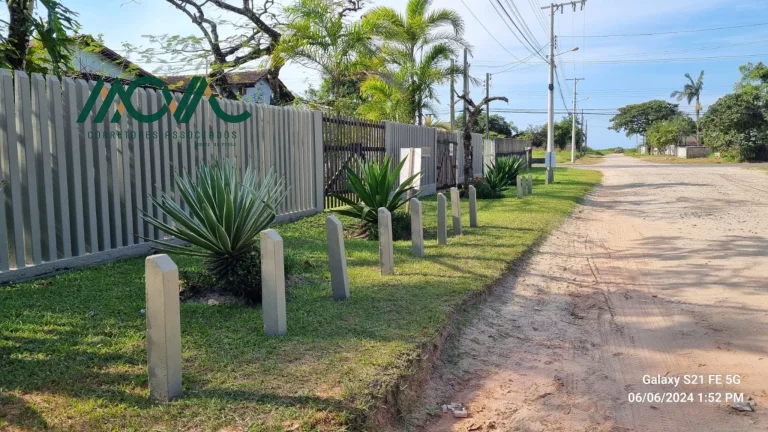 Excelente imóvel com 2 terrenos (24x32) pertinho da praia!