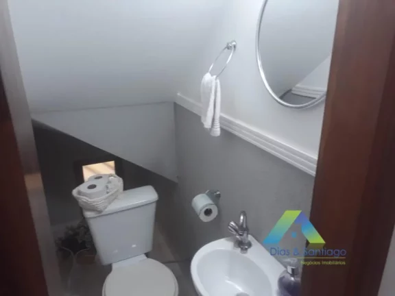 Imagem Lindo sobrado com 3 dormitórios sendo 1 suite, 2 vagas de garagem com ótima localização .