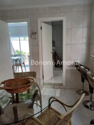 Imagem Casa estilo sobrado com linda vista da varanda, 263m² de área construída, muito bem distribuída ...