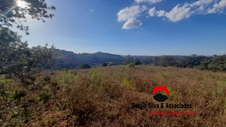 Imagem Linda Área a Venda na Região do Parque Ferradura em Campos do Jordão - SP.