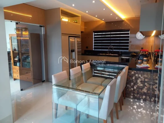 Imagem Linda e espaçosa casa com 472 m² de área construída em um terreno de 560 m². O imóvel possui s...