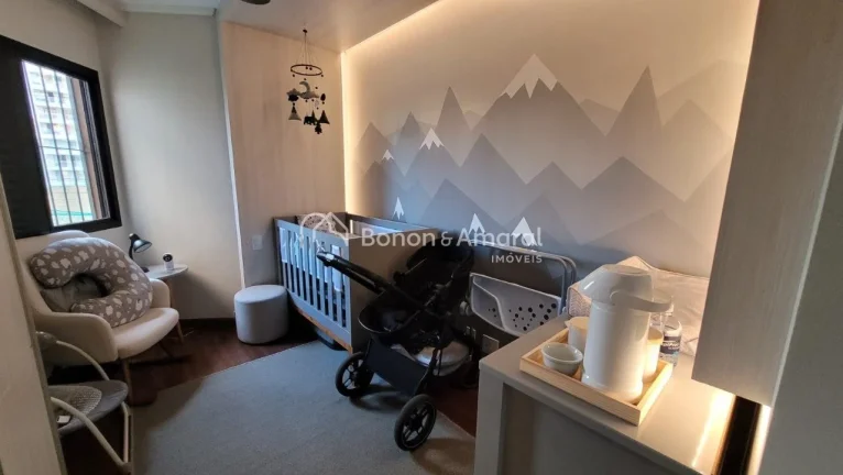 Imagem Apartamento reformado à venda no Bosque, com 121 m² muito bem distribuídos. O imóvel conta com u...
