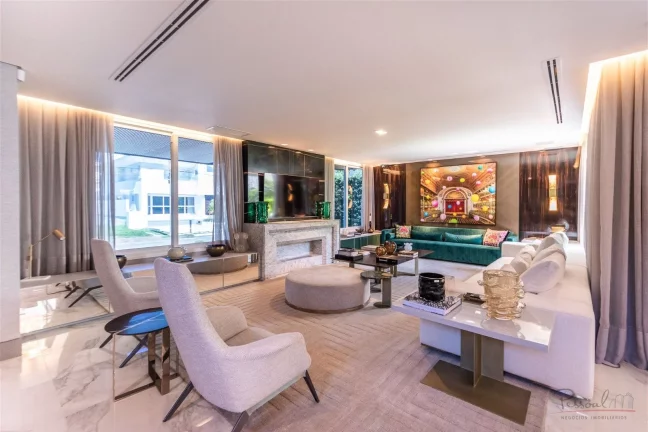Imagem Magnífica casa em Jurerê Internacional a apenas 100m do mar. Casa localizada em exelente terreno d...