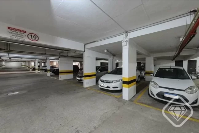 Imagem Apartamento espaçoso e bem localizado na Armando Barbedo para viver com conforto na Tristeza.

Trê...