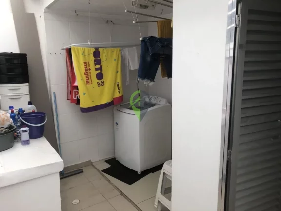 Imagem Linda Casa no Boqueirão com 200m²,sendo 4 dormitórios e 1 suíte, vaga para dois carros com quintal grande
