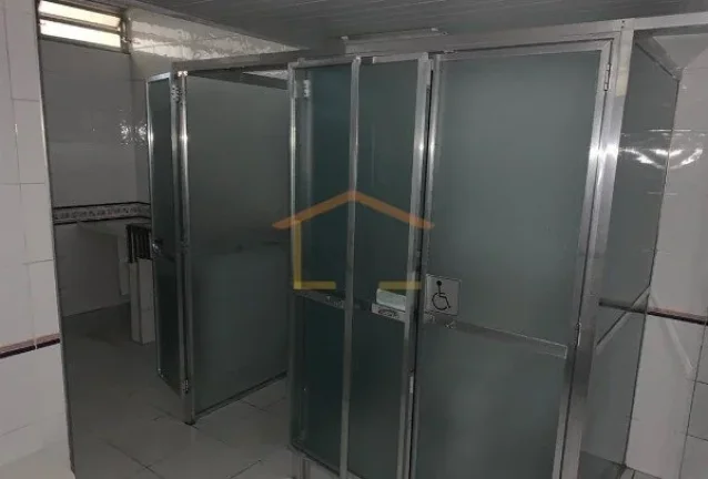 Imagem Prédio comercial, 700m² de terreno 800m² construído.

7 salas, 6 banheiros, piscina, vestiário,...