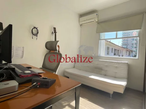 Imagem Apartamento à venda com 60m², 2 quartos, vaga demarcada por R$459.000,00 no Embaré em Santos