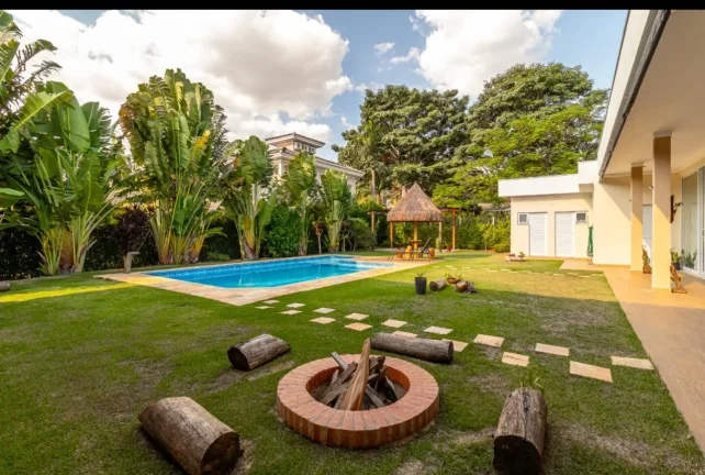 Imagem Casa em Condomínio de Luxo em Sorocaba-SP, Bairro Caguassu: 3 Quartos, 3 Suítes, 4 Salas, 5 Banheiros, 4 Vagas, 285m²!