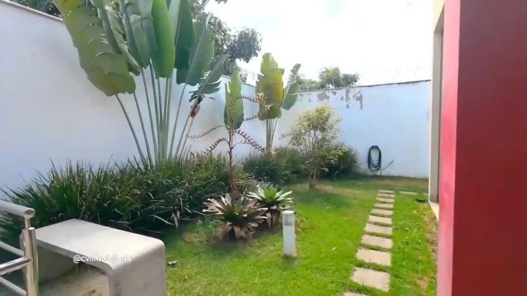 Imagem Casa ampla e espaçosa de 400m2 em terreno de 1.000m2 com muita área verde, luz natural e bem areja...
