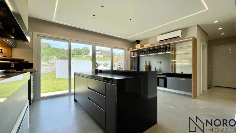 Imagem Casa de Alto Padrão no Condomínio Real Park – 3 Suítes, Vista Panorâmica e Espaç