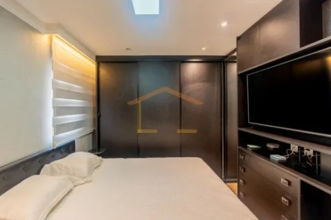 Imagem Apartamento 80m², totalmente reformado, porteira fechada, 2 dormitórios, sendo 1 suíte com banhei...