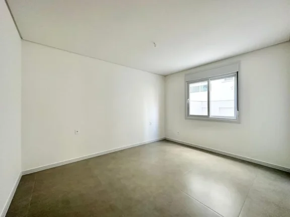 Imagem Casa 4 Dormitórios - Bairro Navegantes