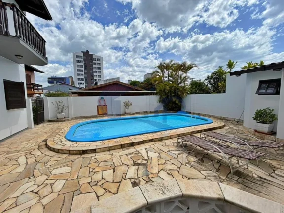 Imagem Casa á venda com 6 dormitórios no centro de Torres/RS