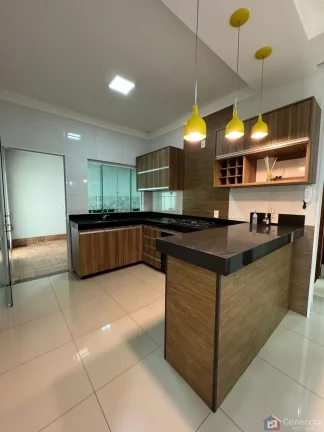 Imagem Casa à Venda no Bairro Planalto em Patos de Minas – 3 Quartos, Suíte com Hidro e Área Gourmet