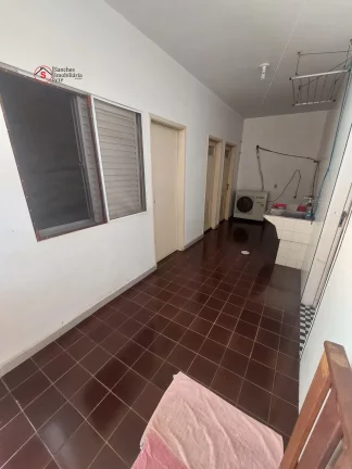 Imagem CASA ASSOBRADADA A VENDA, 500 METROS DE TERRENO. 4 DORMITÓRIOS, SENDO 2 SUITES (1 DELAS COM CLOSET E VARANDA), 2 SALAS GRANDES COM AR CONDICIONADO.