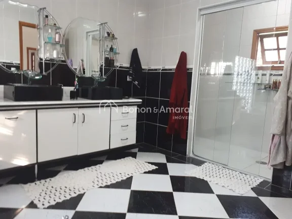 Imagem Casa de Condomínio com 4 Quartos e 4 banheiros à Venda, 270 m²