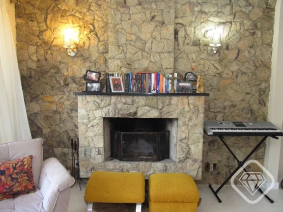 Imagem Residência ampla e charmosa no coração da Tristeza!

Brilhante Imóveis vende uma bela casa semi ...